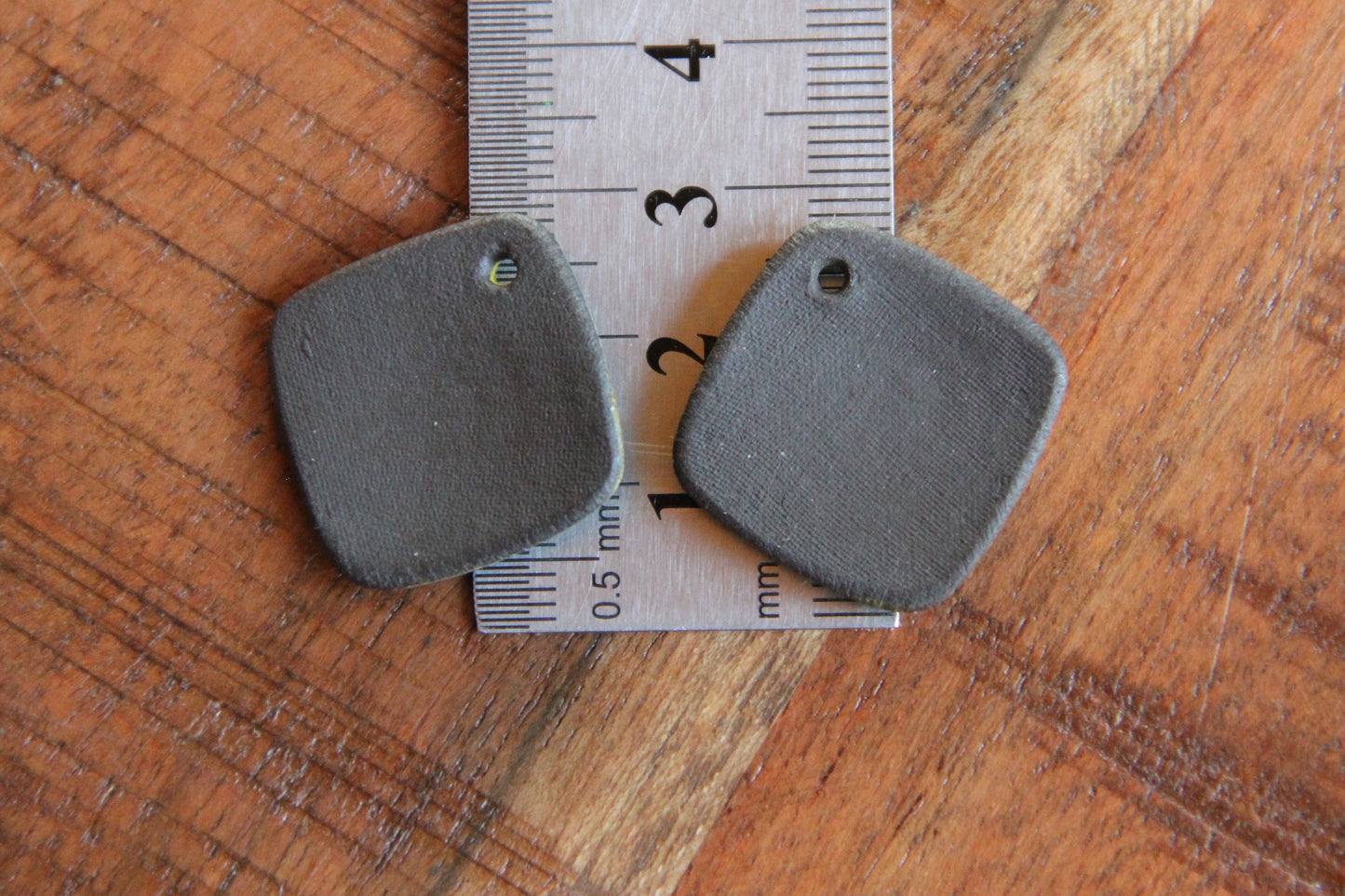 A pair of SPIRAL ceramic earring dangles