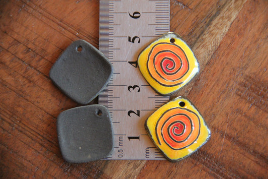 A pair of SPIRAL ceramic earring dangles