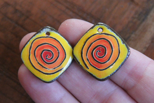 A pair of SPIRAL ceramic earring dangles
