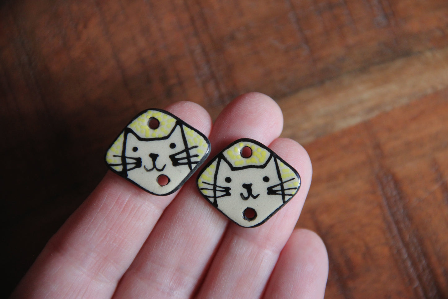 KITTY - a pair of ceramic CONNECTORS