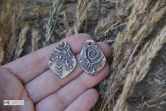 AU NATUREL - A pair of rustic natural ceramic earring dangles