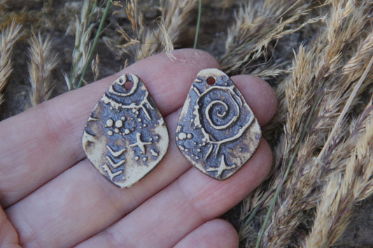 AU NATUREL - A pair of rustic natural ceramic earring dangles