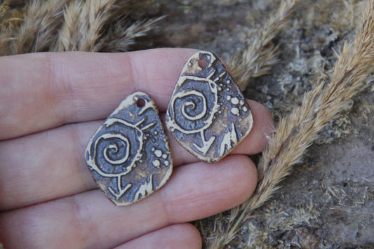 AU NATUREL - A pair of rustic natural ceramic earring dangles